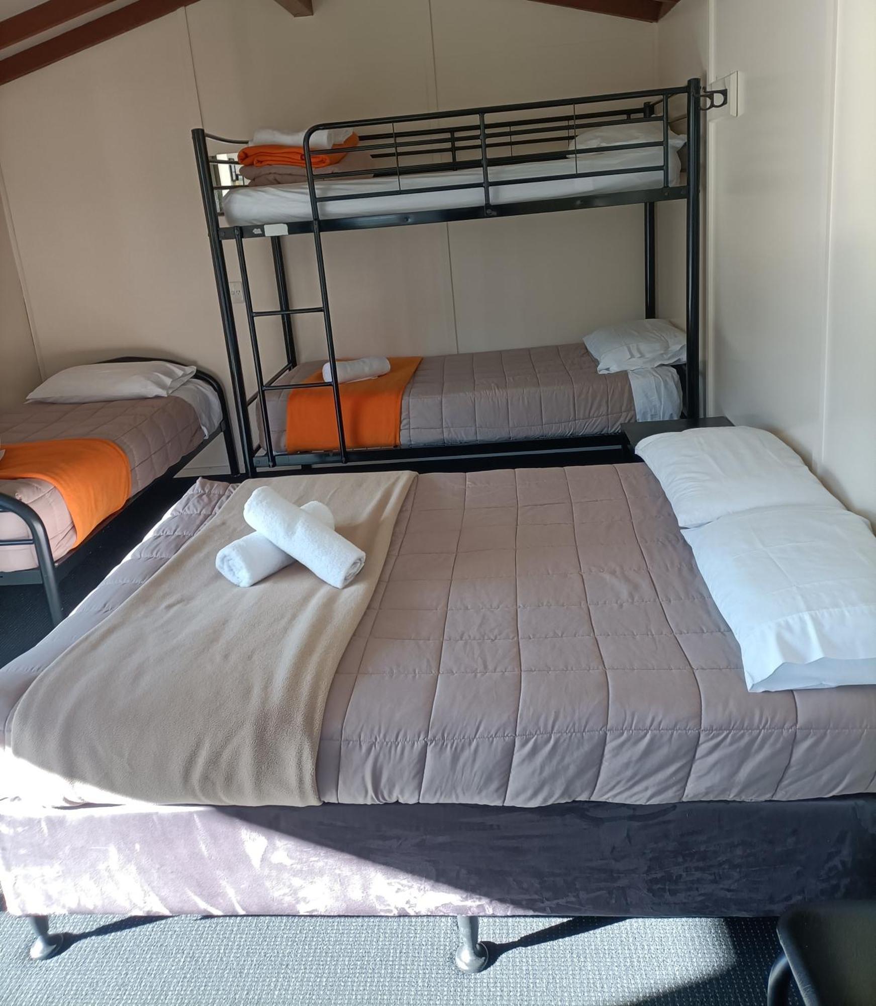 Geraldine Top 10 Holiday Park Екстер'єр фото