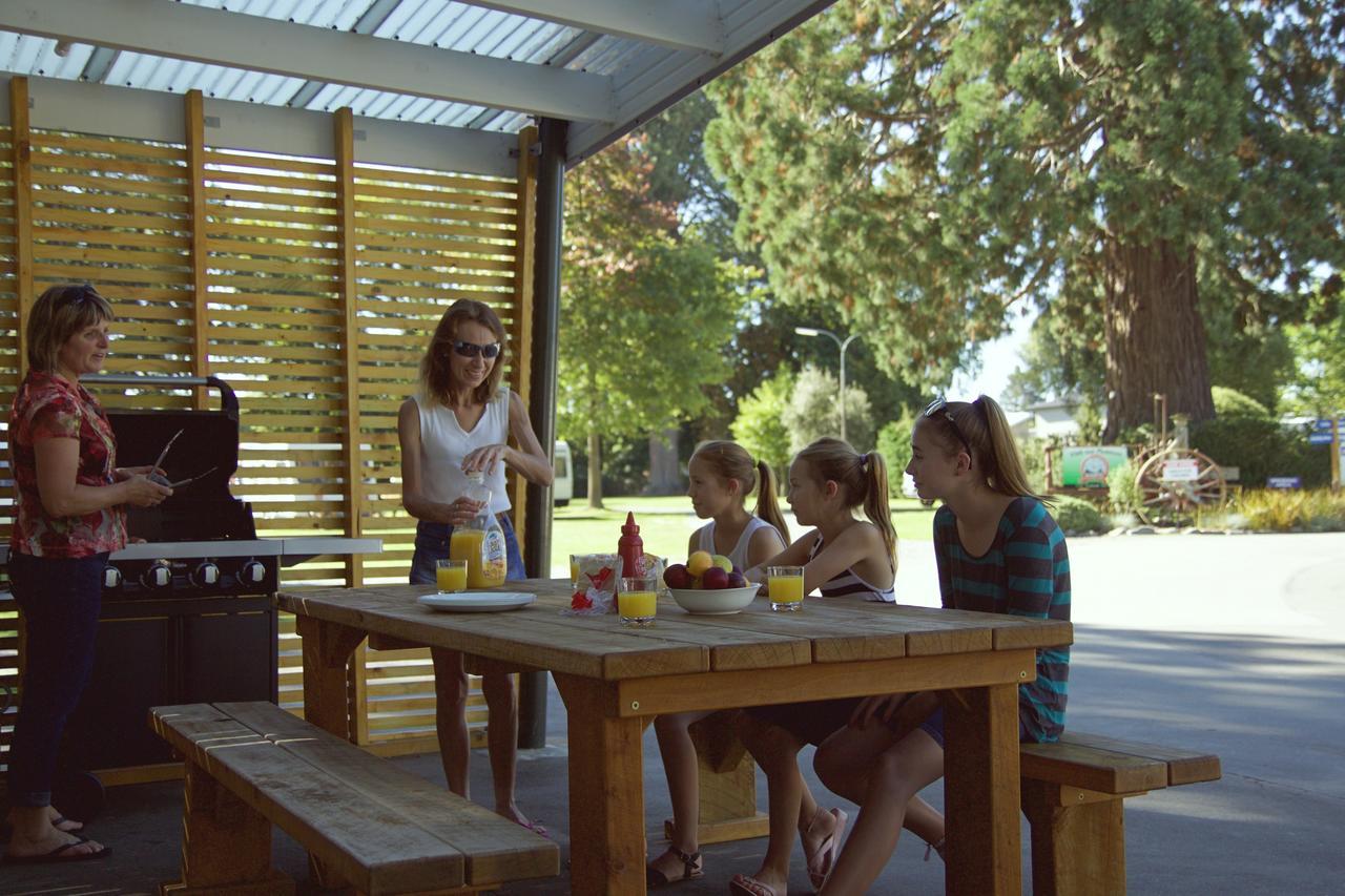 Geraldine Top 10 Holiday Park Екстер'єр фото